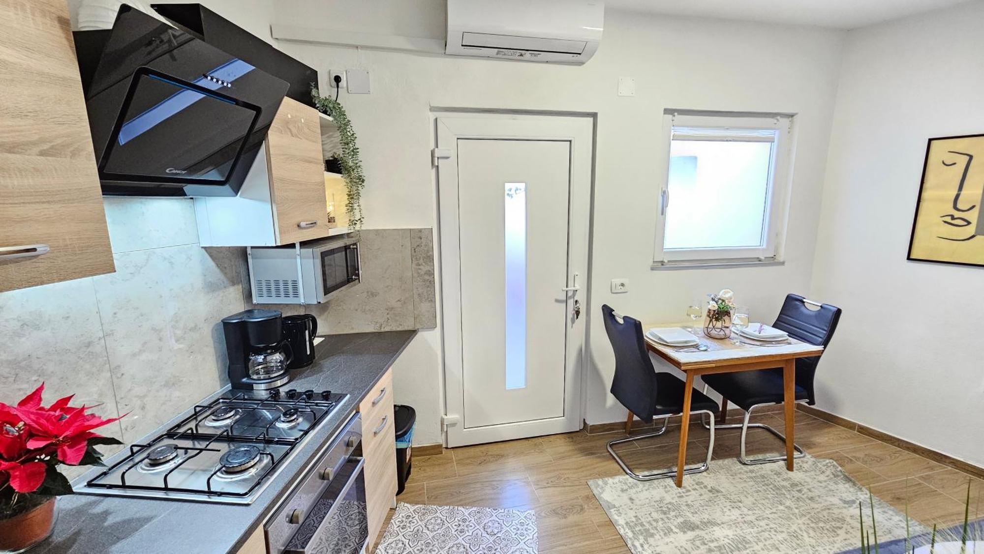 Center By Istrian Apartment